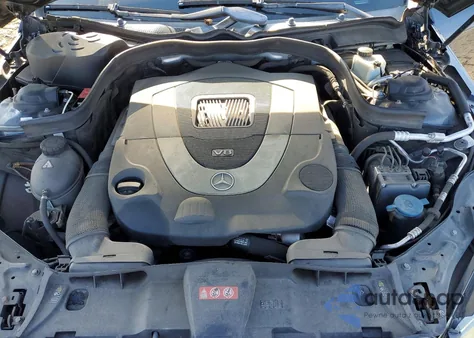 2010 Mercedes-Benz E 550 z USA, uszkodzony, nr VIN WDDHF7CB1AA016247